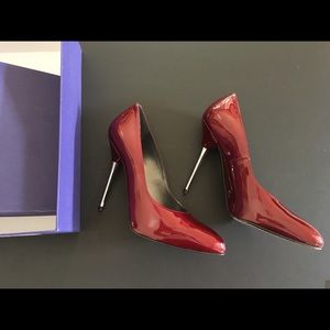 Stuart Weitzman DAGGER stiletto high heel pumps.